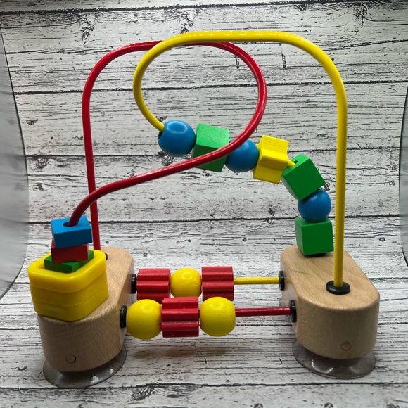Melissa & Doug Set Di Perline In Legno Cuori E Farfalle – Oltre 120 Pezzi Con Vassoi Portaoggetti – Gioco Creativo Per Bambini 4+
